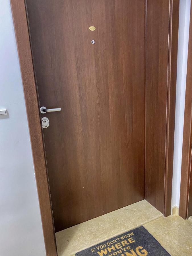 Stylish Urban Apart New 2021 Close To The Beach Varna Extérieur photo
